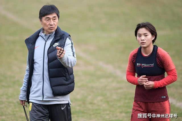 青岛西海岸U20教练李江因辱骂裁判遭禁赛五场